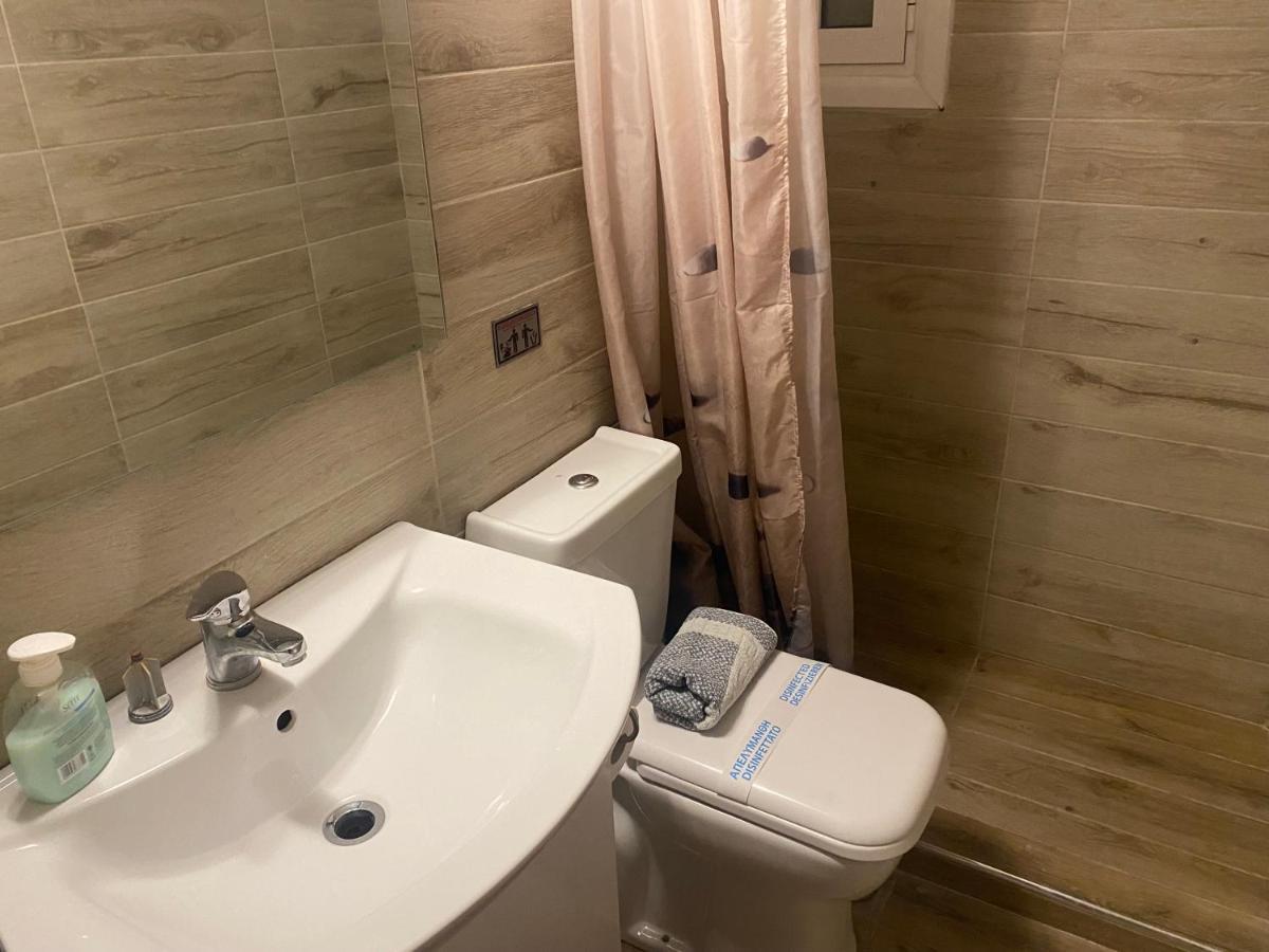 Modern, Ideally Located Studio Apartment Атина Екстериор снимка