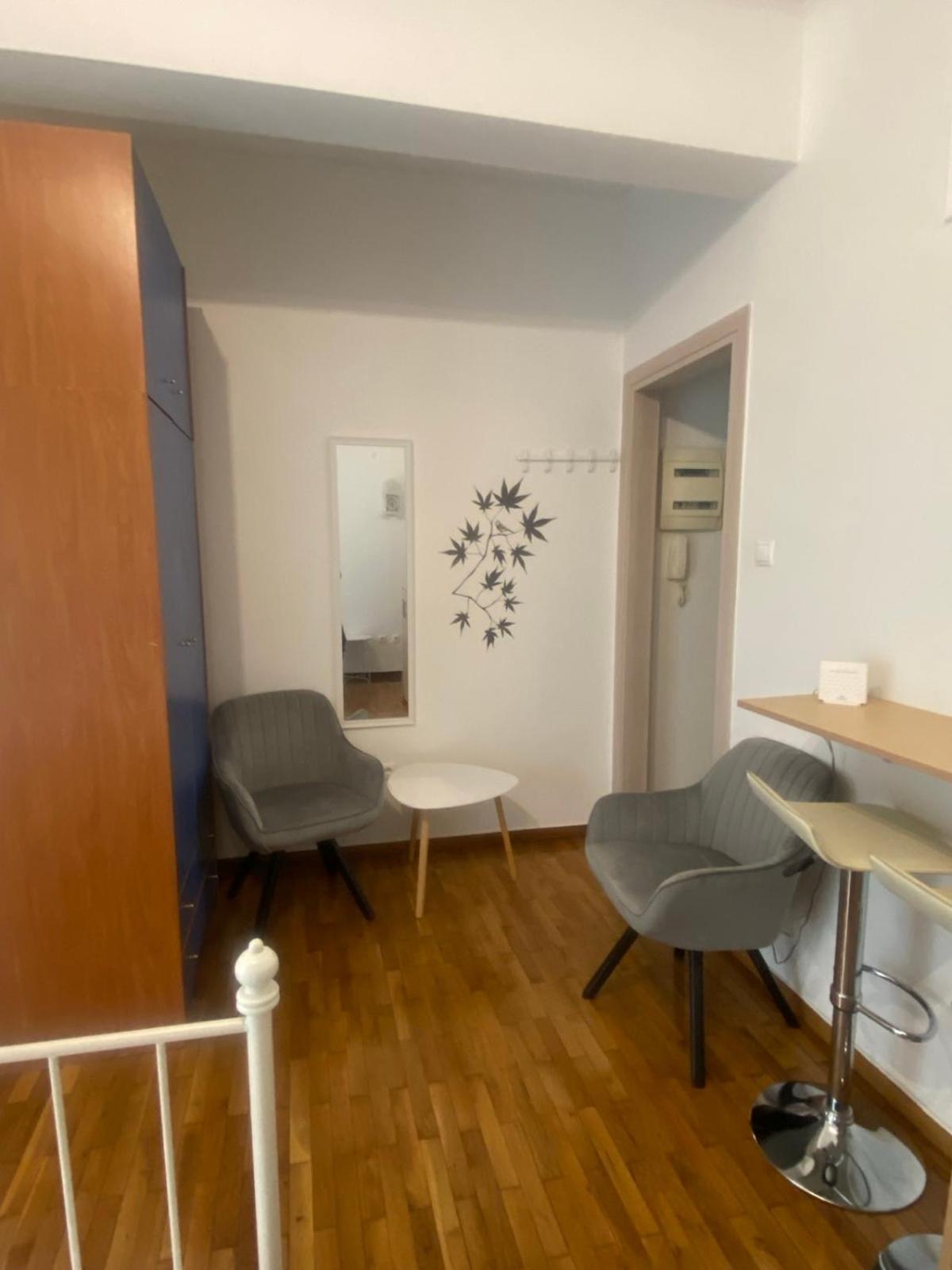 Modern, Ideally Located Studio Apartment Атина Екстериор снимка