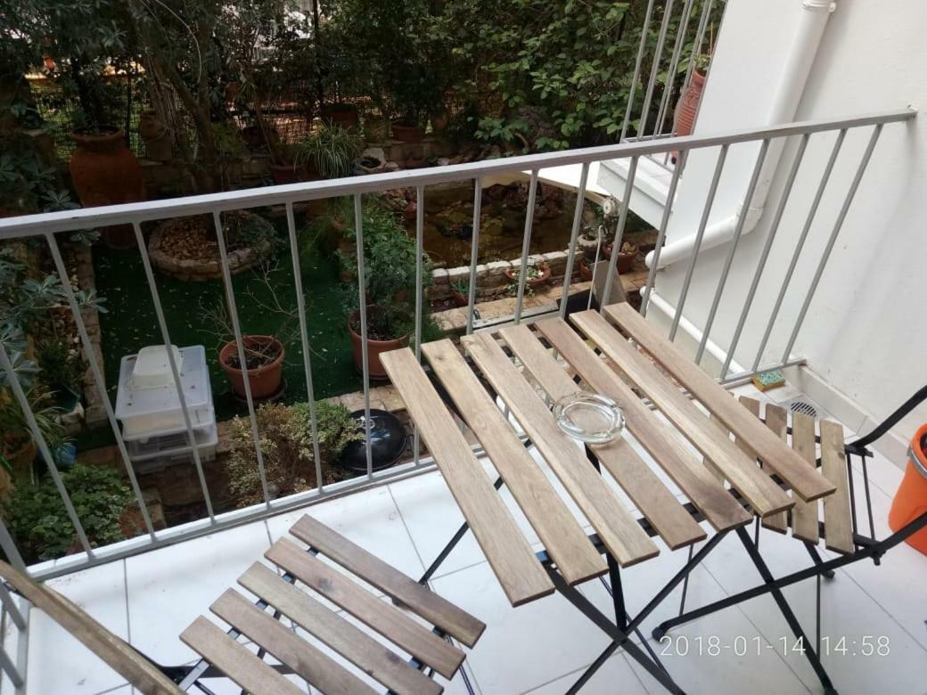 Modern, Ideally Located Studio Apartment Атина Екстериор снимка