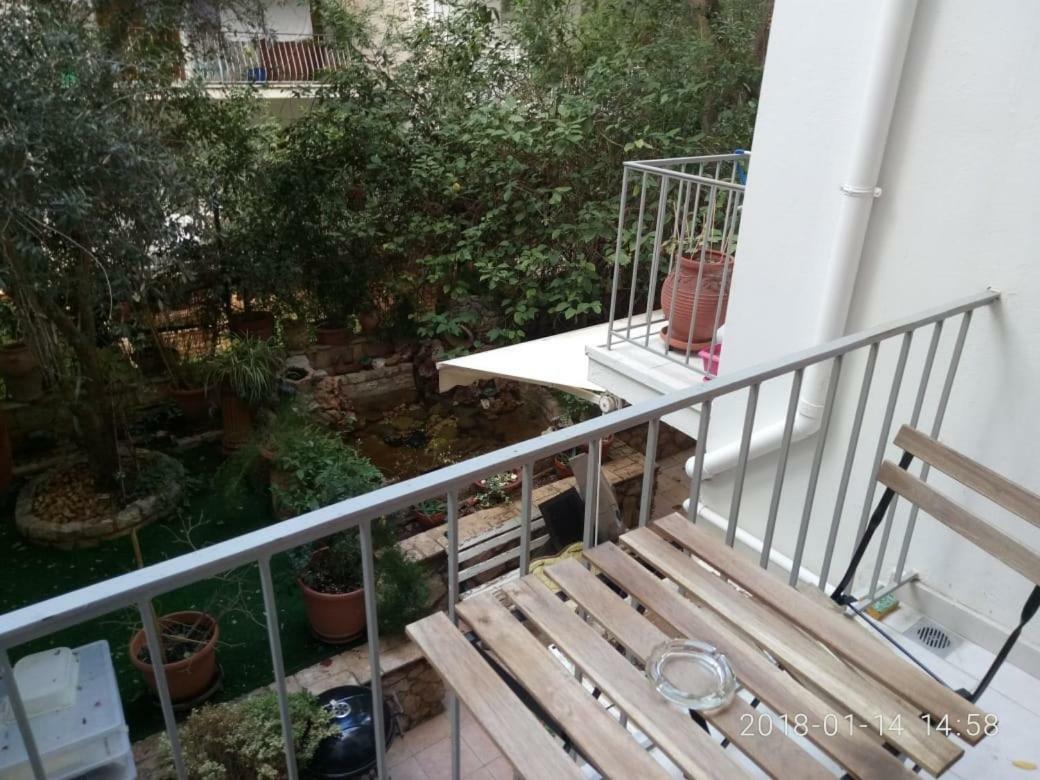 Modern, Ideally Located Studio Apartment Атина Екстериор снимка